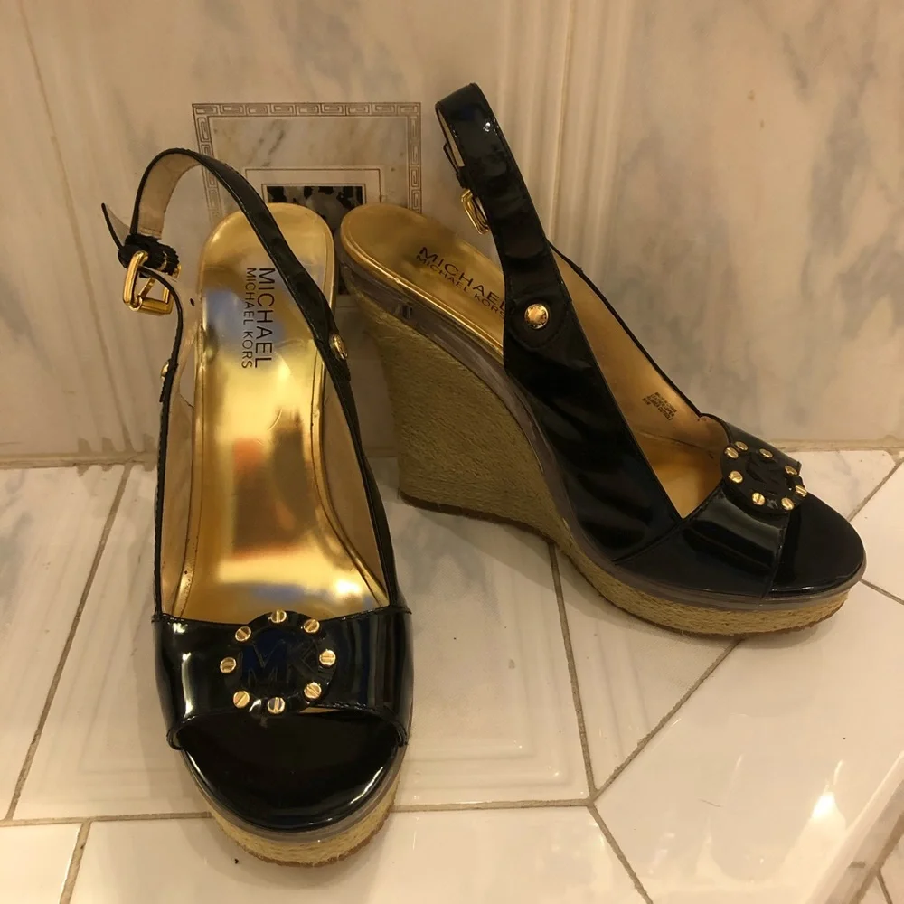 MICHAEL Michael Kors Black Patent Leather Wedge Sandals Espadrille Gold Stud 8.5